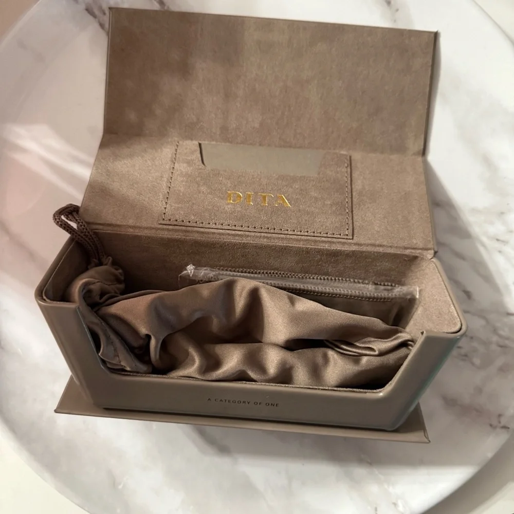 Dita Venzyn Sunglasses - Picture 8 of 8